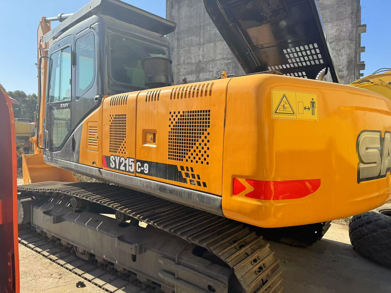 SANY SY215C - Гусеничний екскаватор: фото 2 SANY SY215C - Гусеничний екскаватор: фото 2