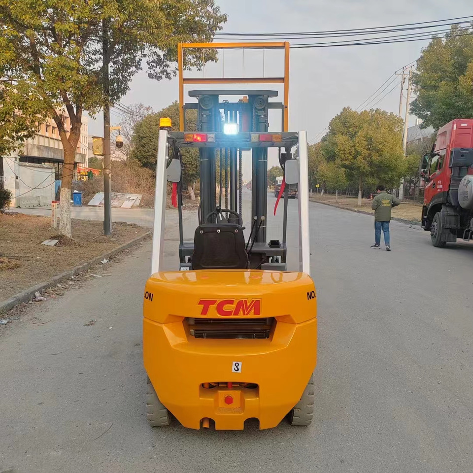 TCM FD30 diesel ISUZU engine forklift from Japan - Дизельний навантажувач: фото 2 TCM FD30 diesel ISUZU engine forklift from Japan - Дизельний навантажувач: фото 2