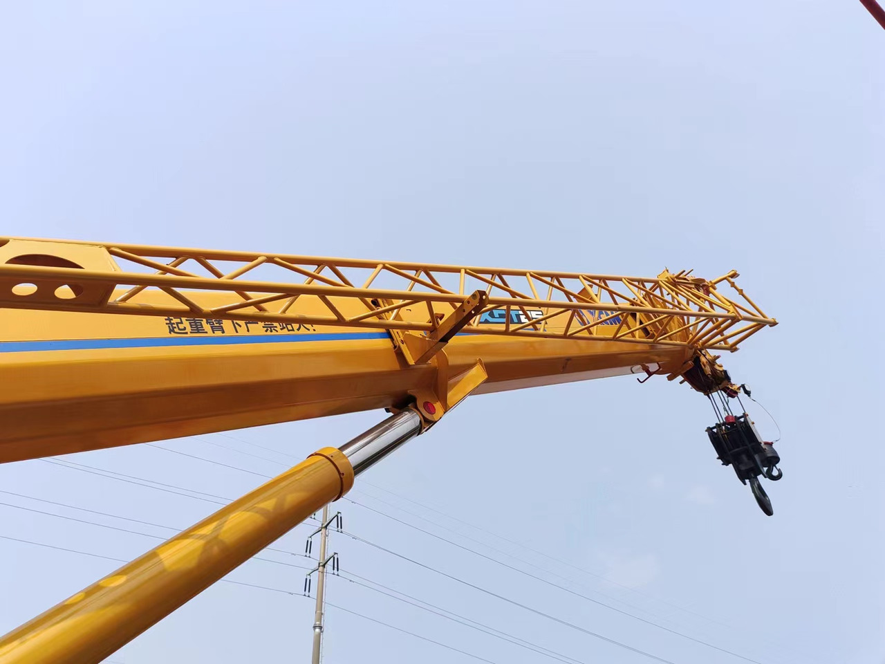 XCMG QY25K - Автокран: фото 5 XCMG QY25K - Автокран: фото 5