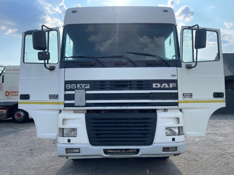 DAF XF 95.430 Tractor unit - Тягач: фото 2 DAF XF 95.430 Tractor unit - Тягач: фото 2