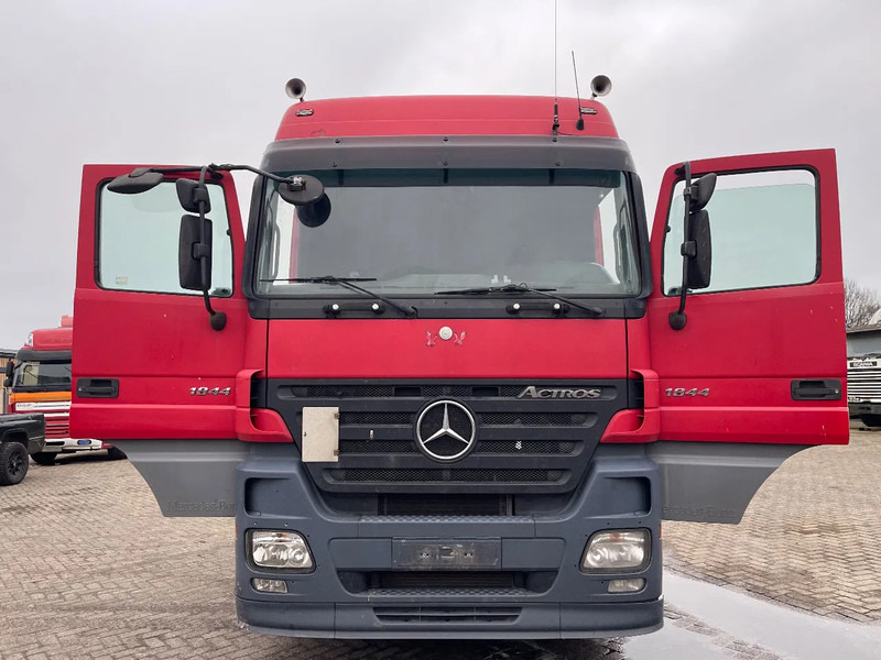 Mercedes-Benz Actros 1844 3 pedals - Тягач: фото 2 Mercedes-Benz Actros 1844 3 pedals - Тягач: фото 2