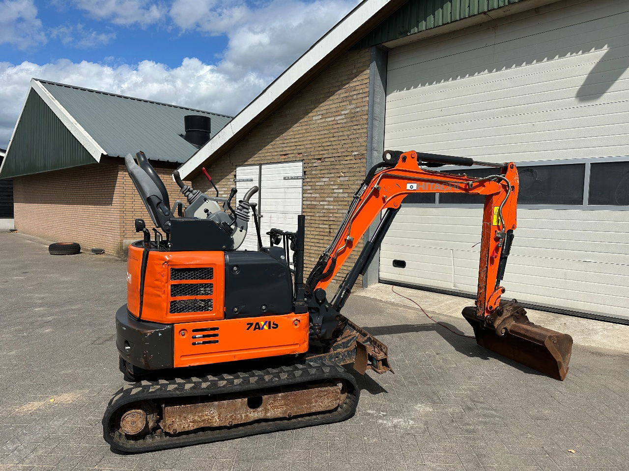 Hitachi ZX19U-6 YR - Міні-екскаватор: фото 4 Hitachi ZX19U-6 YR - Міні-екскаватор: фото 4