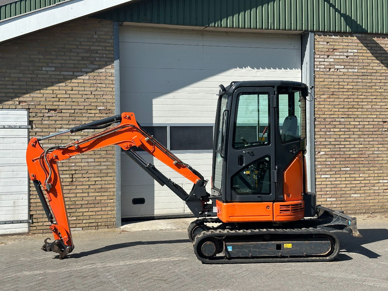 Hitachi ZX26U-6CR - Міні-екскаватор: фото 2 Hitachi ZX26U-6CR - Міні-екскаватор: фото 2