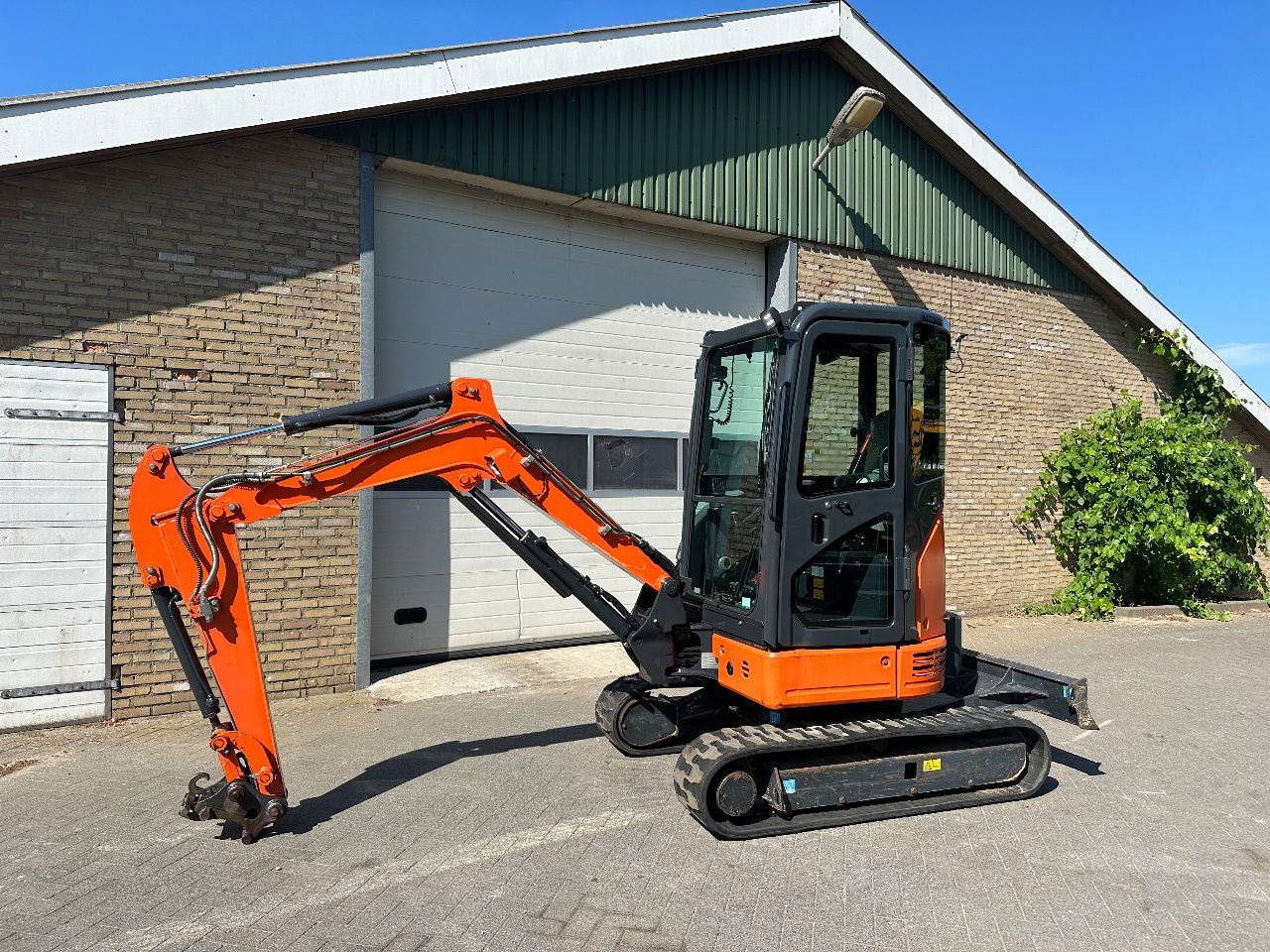 Hitachi ZX26U-6CR - Міні-екскаватор: фото 1 Hitachi ZX26U-6CR - Міні-екскаватор: фото 1