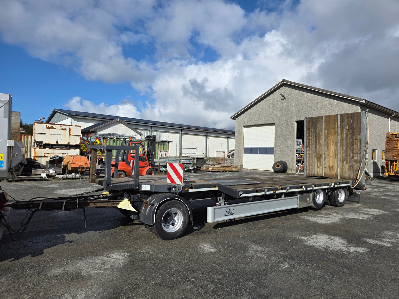 Fliegl Maskinhenger - Низькорамна платформа причіп: фото 1 Fliegl Maskinhenger - Низькорамна платформа причіп: фото 1