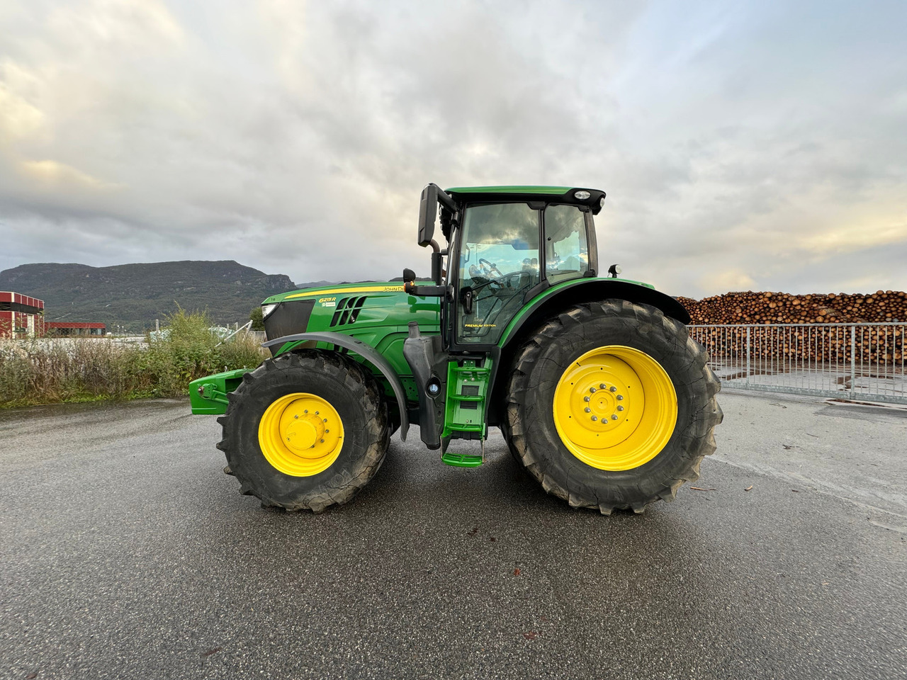 John Deere 6215R - Трактор: фото 3 John Deere 6215R - Трактор: фото 3
