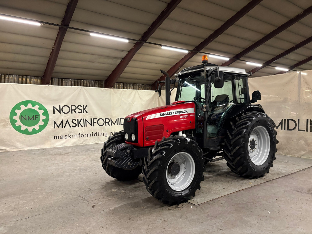 Massey Ferguson 4455 - Трактор: фото 1 Massey Ferguson 4455 - Трактор: фото 1