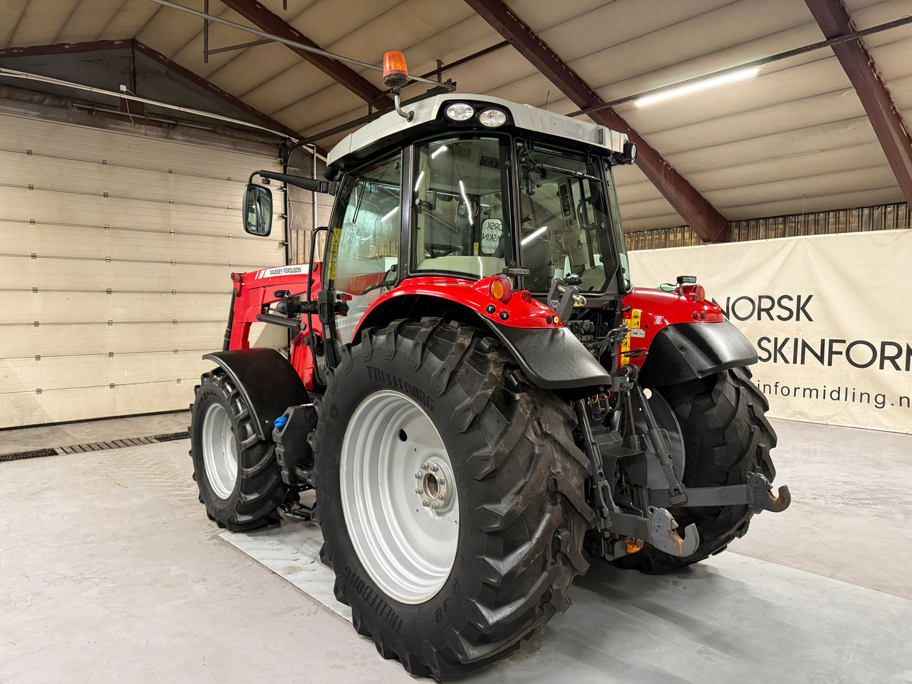 Massey Ferguson 5613 Dyna 4 - Трактор: фото 3 Massey Ferguson 5613 Dyna 4 - Трактор: фото 3