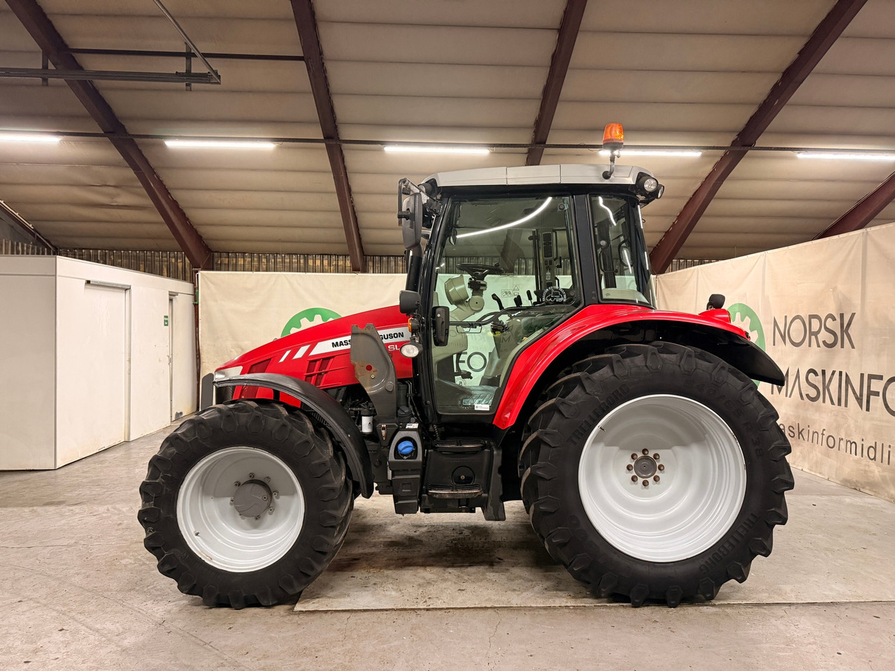 Massey Ferguson 5712SL Inkl ny frontlaster - Трактор: фото 2 Massey Ferguson 5712SL Inkl ny frontlaster - Трактор: фото 2
