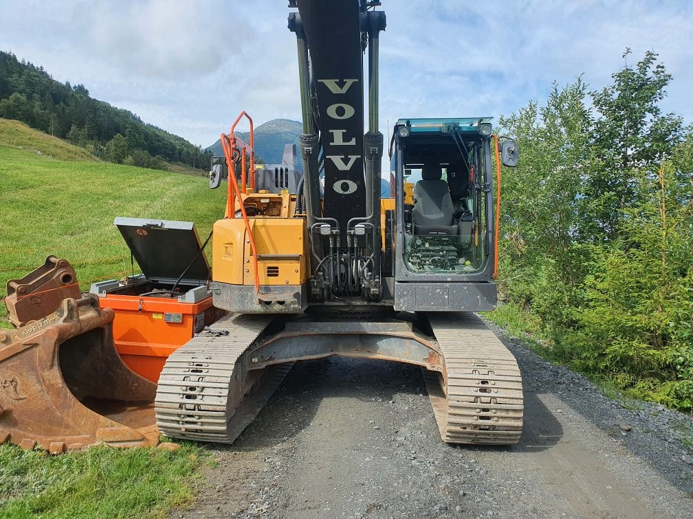 Volvo ECR235EL - Гусеничний екскаватор: фото 2 Volvo ECR235EL - Гусеничний екскаватор: фото 2