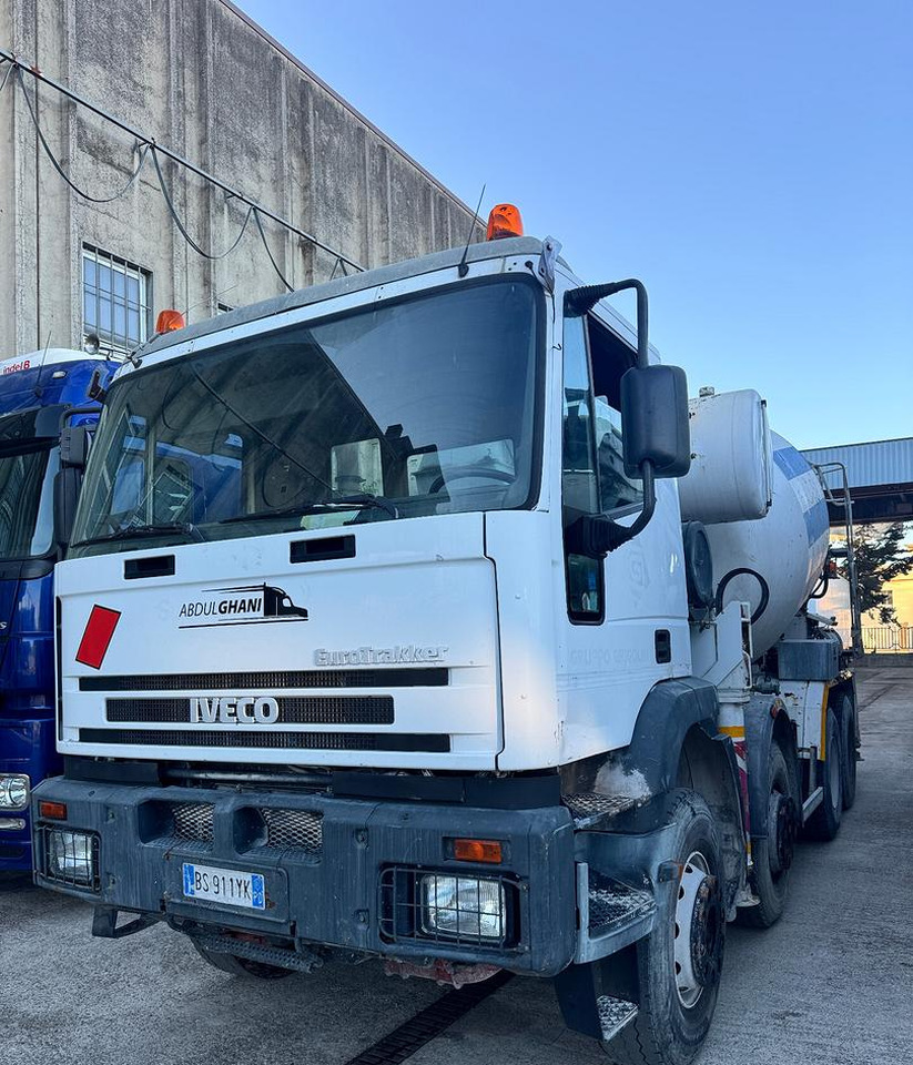 Betonpompa CIFA Iveco Trakker 410E44 - Автобетононасос-змішувач: фото 2 Betonpompa CIFA Iveco Trakker 410E44 - Автобетононасос-змішувач: фото 2