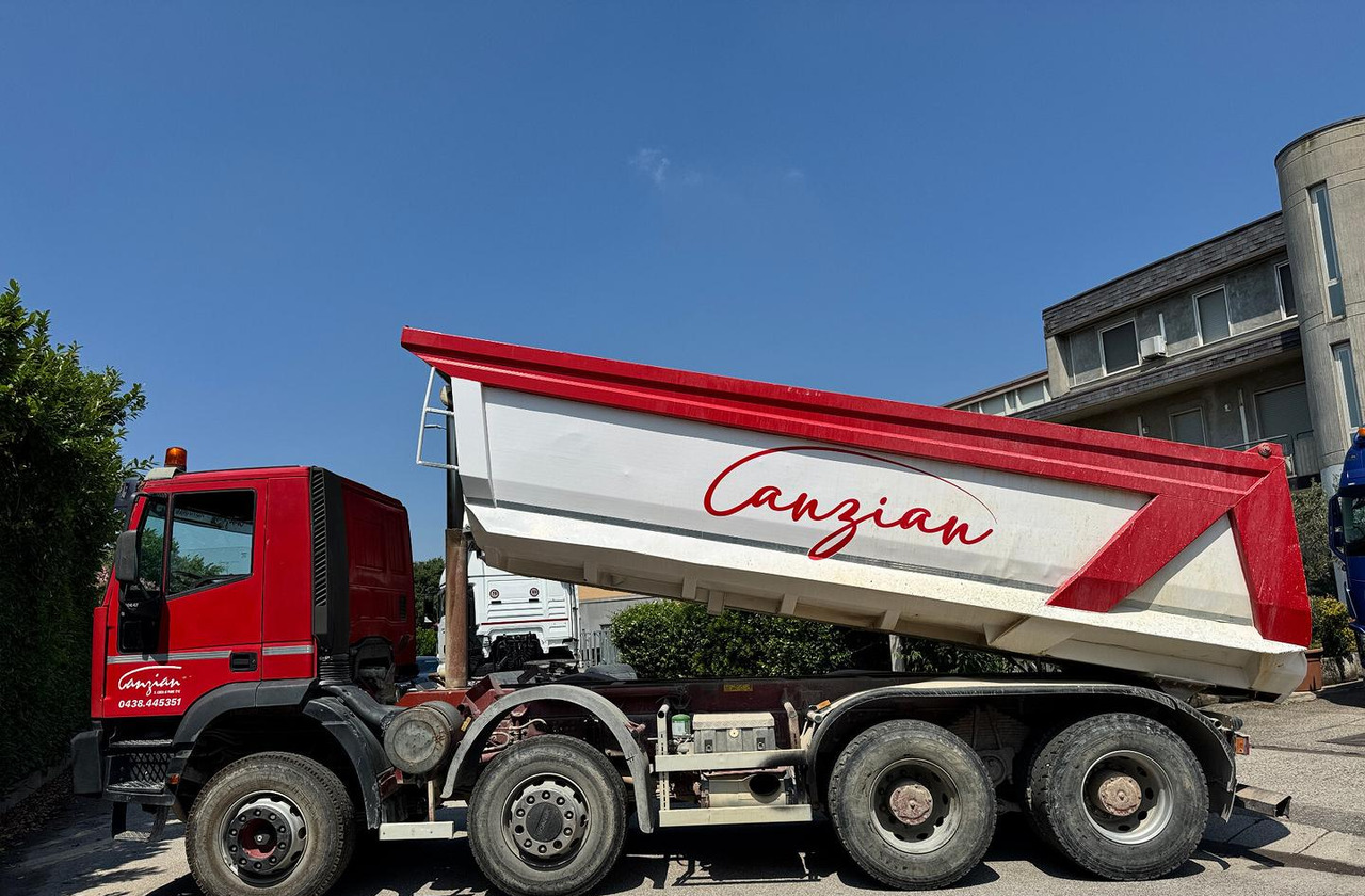 Самоскид вантажівка IVECO TRAKKER 420 - 8X4: фото 17