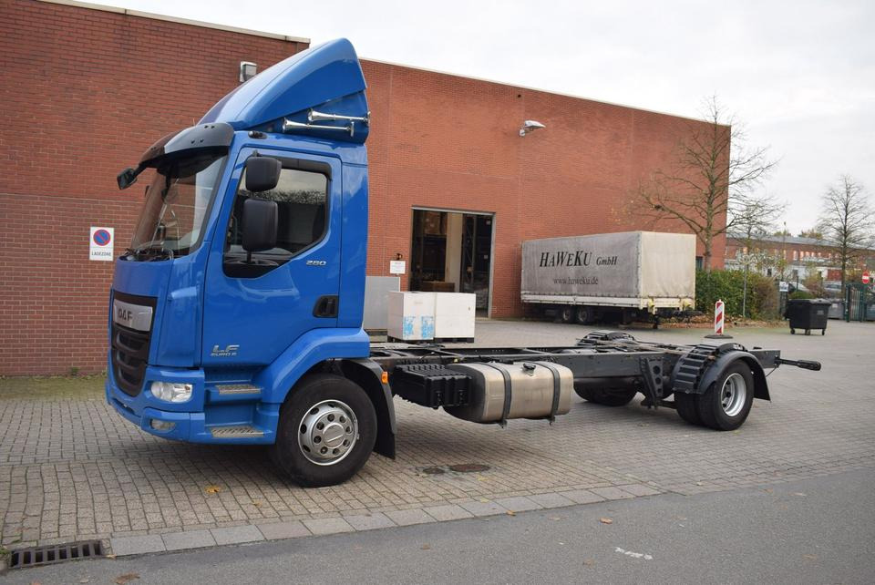 DAF LF 280 Fahrgestell Klima Navi 8-Gang ACC AHK - Вантажівка шасі: фото 2 DAF LF 280 Fahrgestell Klima Navi 8-Gang ACC AHK - Вантажівка шасі: фото 2