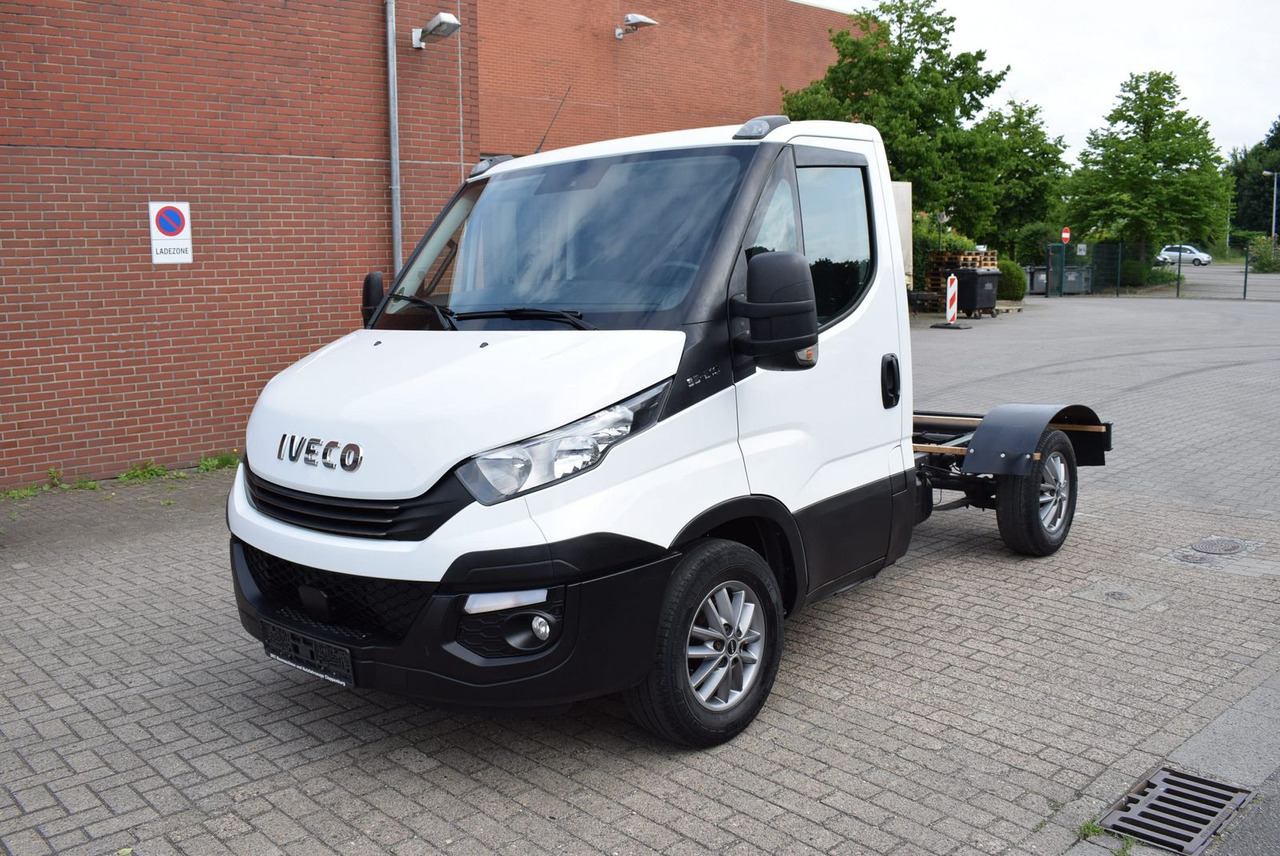 Iveco Daily 35 S21 3,0 Automatik Luftfederung Tempomat - Вантажівка шасі: фото 1 Iveco Daily 35 S21 3,0 Automatik Luftfederung Tempomat - Вантажівка шасі: фото 1