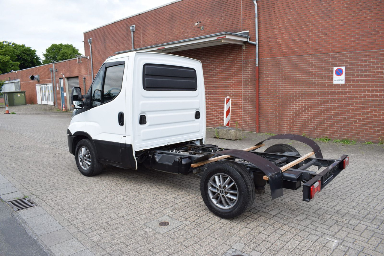 Iveco Daily 35 S21 3,0 Automatik Luftfederung Tempomat - Вантажівка шасі: фото 4 Iveco Daily 35 S21 3,0 Automatik Luftfederung Tempomat - Вантажівка шасі: фото 4