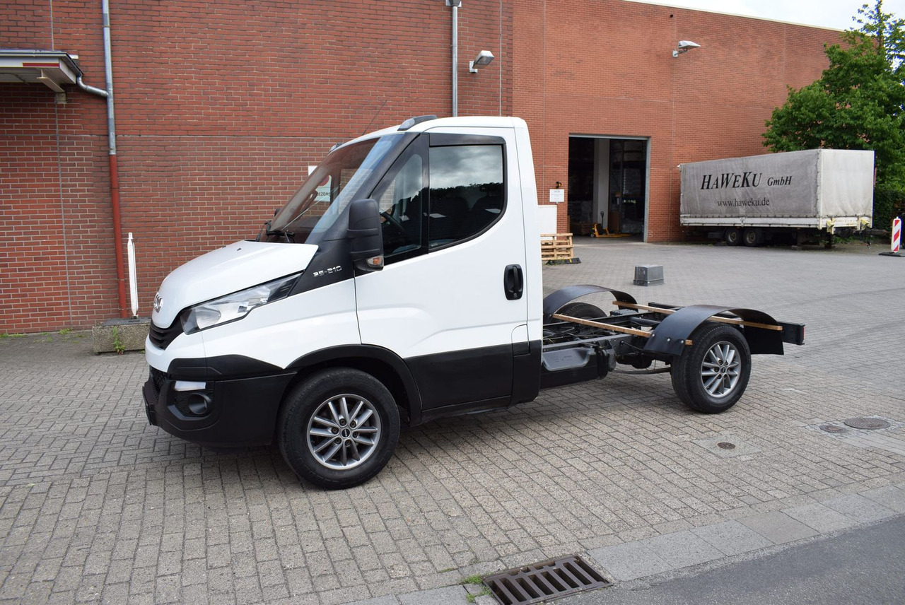 Iveco Daily 35 S21 3,0 Automatik Luftfederung Tempomat - Вантажівка шасі: фото 2 Iveco Daily 35 S21 3,0 Automatik Luftfederung Tempomat - Вантажівка шасі: фото 2