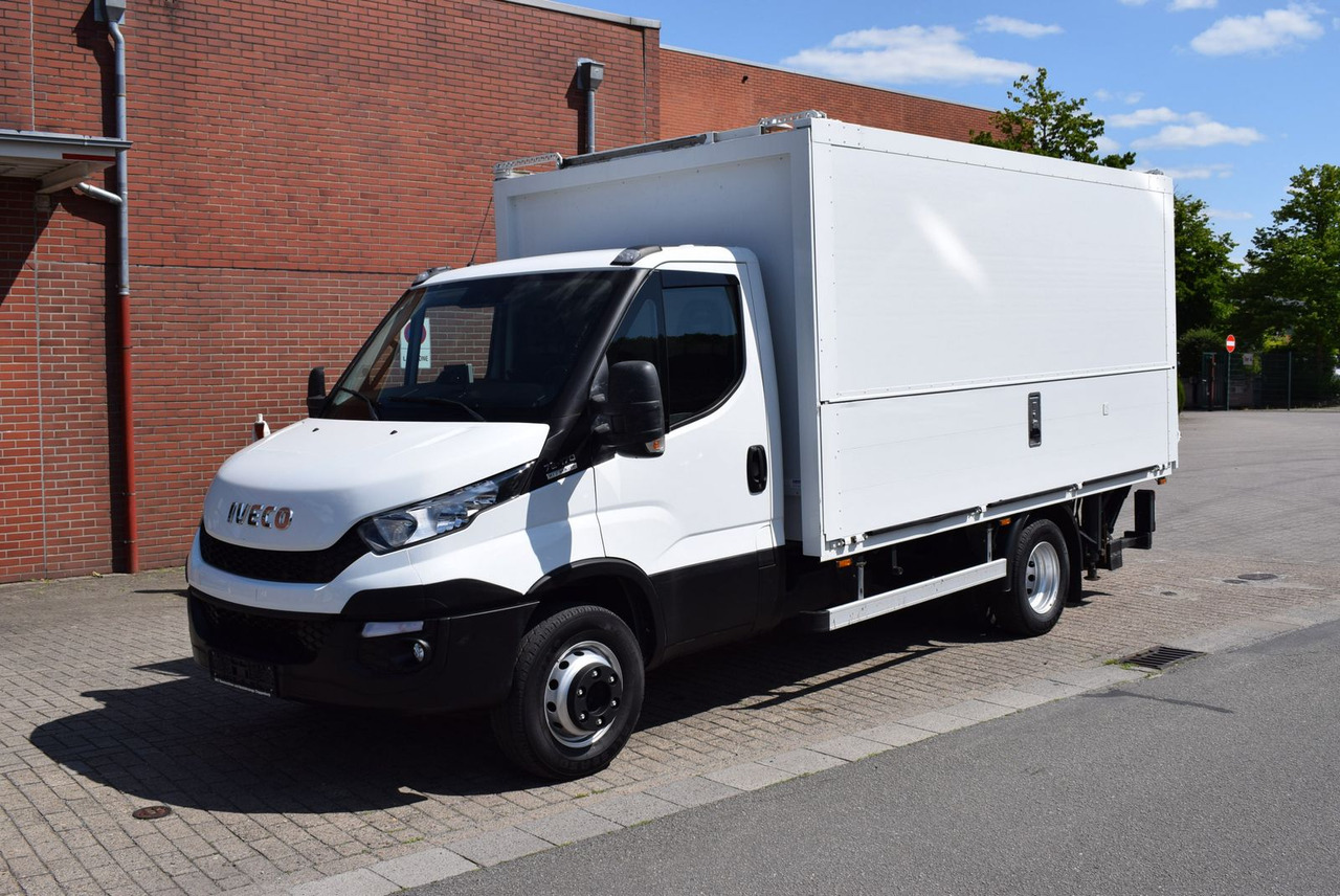 Iveco Daily 70 C 18 Schwenkwand Automatik LBW 1500KG - Для перевезення напоїв вантажівка: фото 2 Iveco Daily 70 C 18 Schwenkwand Automatik LBW 1500KG - Для перевезення напоїв вантажівка: фото 2