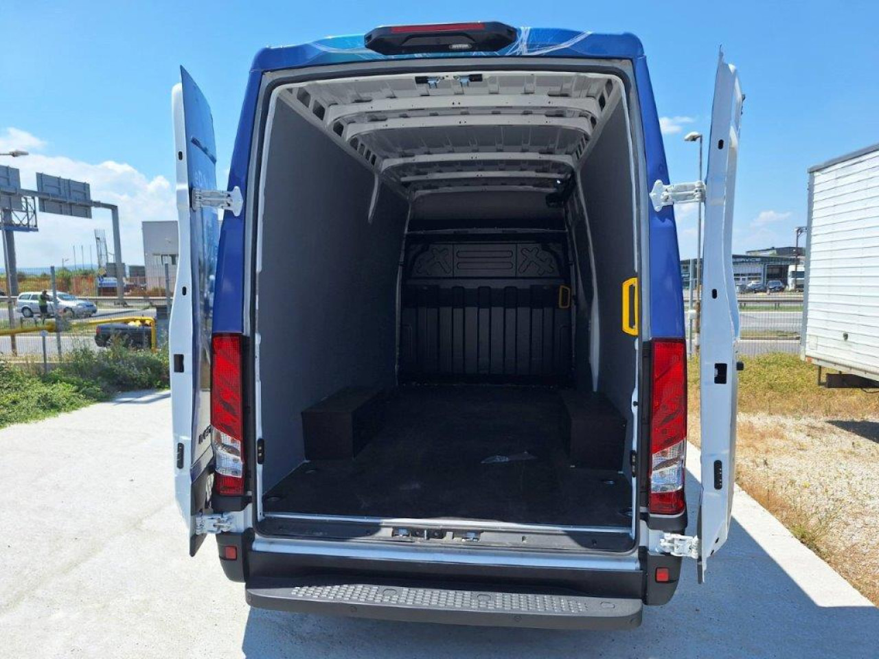 Суцільнометалевий фургон, Електричний фургон IVECO 35S14E/P: фото 10