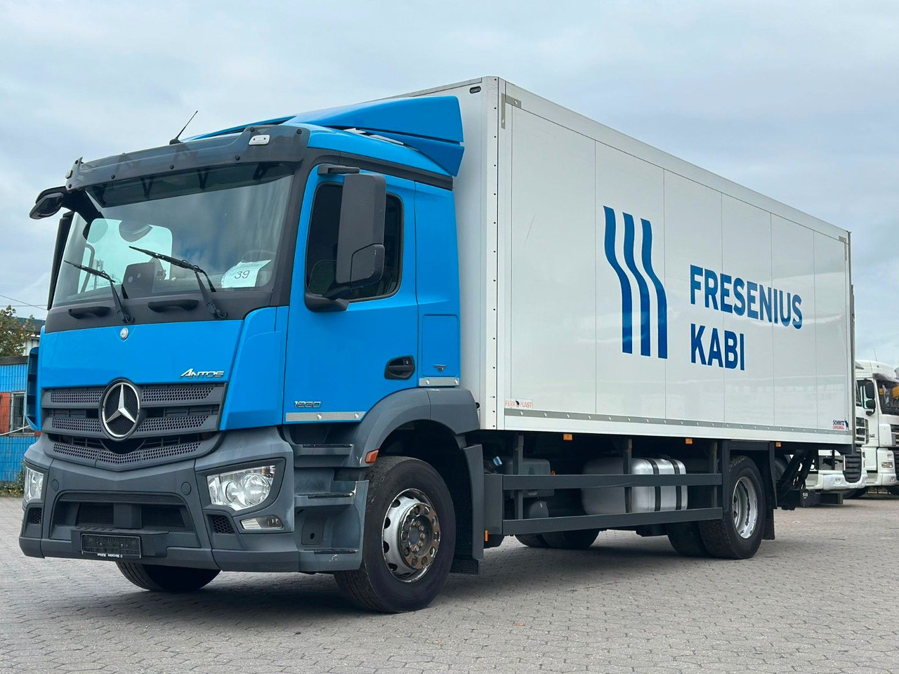 Mercedes-Benz Antos 1830+Isolierkoffer - Вантажівка з закритим кузовом: фото 1 Mercedes-Benz Antos 1830+Isolierkoffer - Вантажівка з закритим кузовом: фото 1
