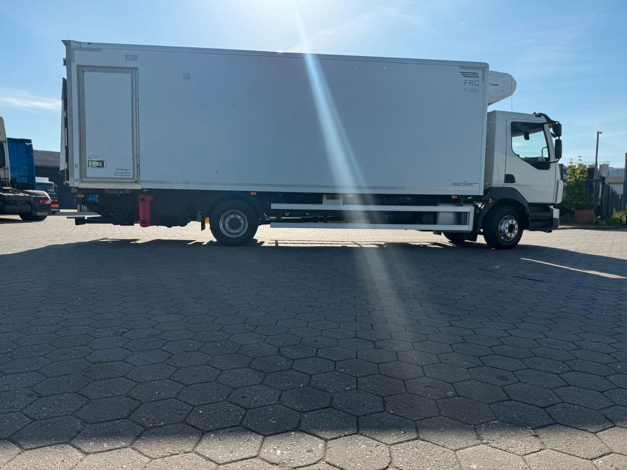 Volvo FL 42 R 240 +Thermoking T-880R+Kamera - Рефрижератор вантажівка: фото 2 Volvo FL 42 R 240 +Thermoking T-880R+Kamera - Рефрижератор вантажівка: фото 2
