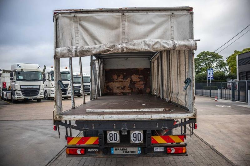 Тентована вантажівка Iveco EUROCARGO 120EL19: фото 7 Тентована вантажівка Iveco EUROCARGO 120EL19: фото 7