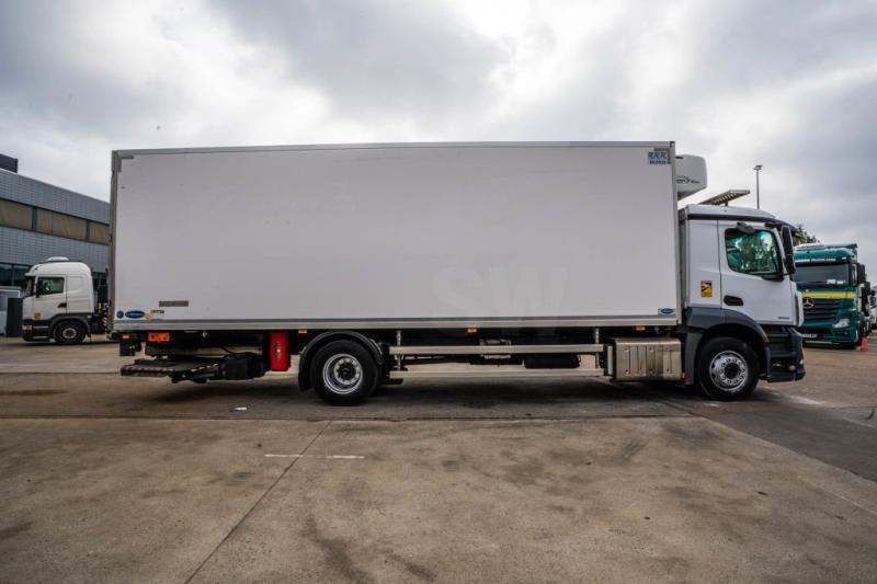 Mercedes ANTOS 1833 +CARRIER SUPRA MULTI 1250Mt+DHOLLANDIA 2.5T - Рефрижератор вантажівка: фото 3 Mercedes ANTOS 1833 +CARRIER SUPRA MULTI 1250Mt+DHOLLANDIA 2.5T - Рефрижератор вантажівка: фото 3