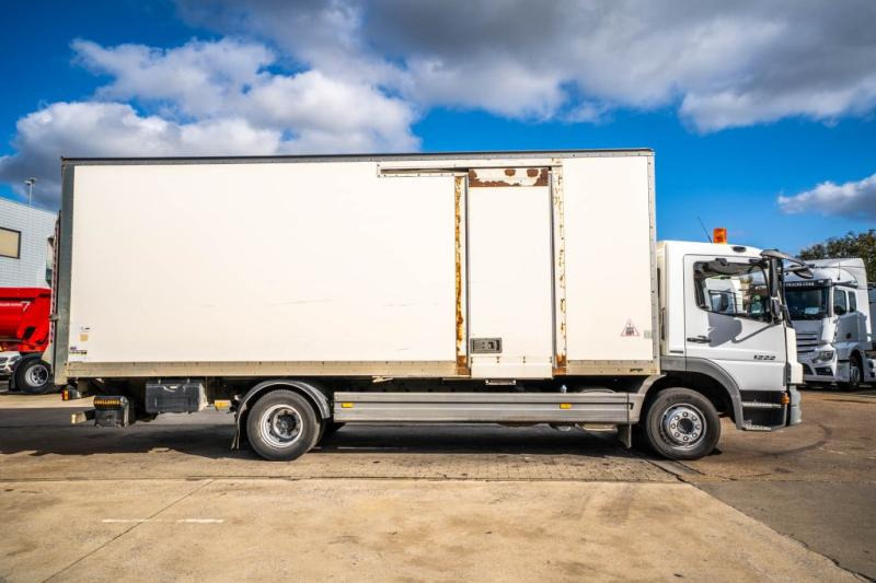 Mercedes ATEGO 1222 + D'HOLLANDIA 1.5T - Вантажівка з закритим кузовом: фото 3 Mercedes ATEGO 1222 + D'HOLLANDIA 1.5T - Вантажівка з закритим кузовом: фото 3