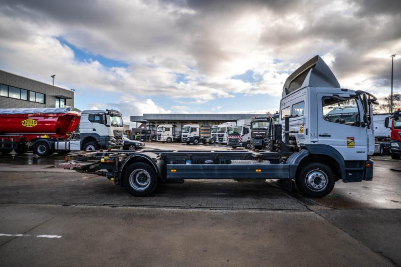 Mercedes ATEGO 1224 // HAYON DHOLLANDIA - Контейнеровоз/ Змінний кузов вантажівка: фото 3 Mercedes ATEGO 1224 // HAYON DHOLLANDIA - Контейнеровоз/ Змінний кузов вантажівка: фото 3