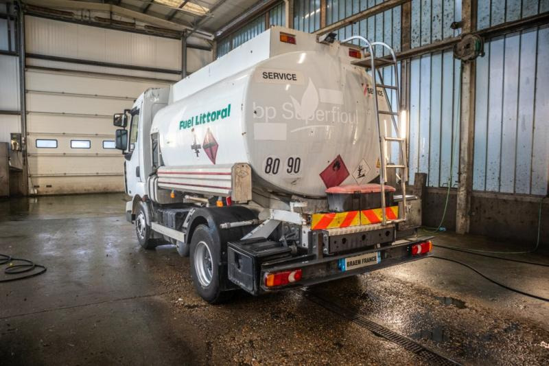 Renault 180 DCI+5500L/3COMP LAMES - Вантажівка цистерна: фото 4 Renault 180 DCI+5500L/3COMP LAMES - Вантажівка цистерна: фото 4
