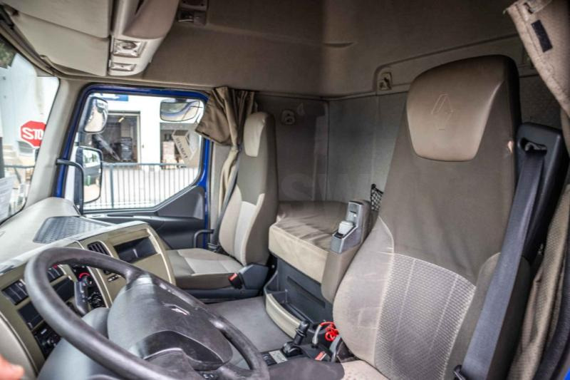 Interior photo 1: Контейнеровоз/ Змінний кузов вантажівка Renault PREMIUM 380DXI+E5/EEV+HAYON Interior photo 1: Контейнеровоз/ Змінний кузов вантажівка Renault PREMIUM 380DXI+E5/EEV+HAYON