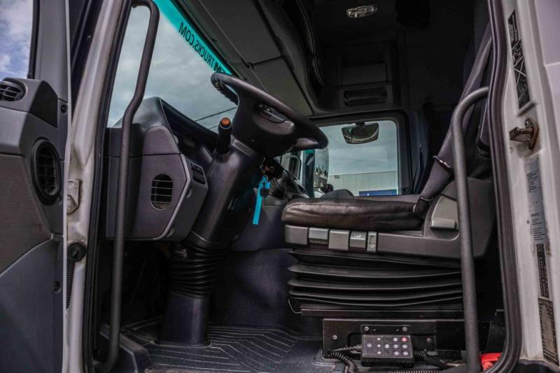 Interior photo 1: Тягач Mercedes ACTROS 1844 LS-MP3+E5+VOITH