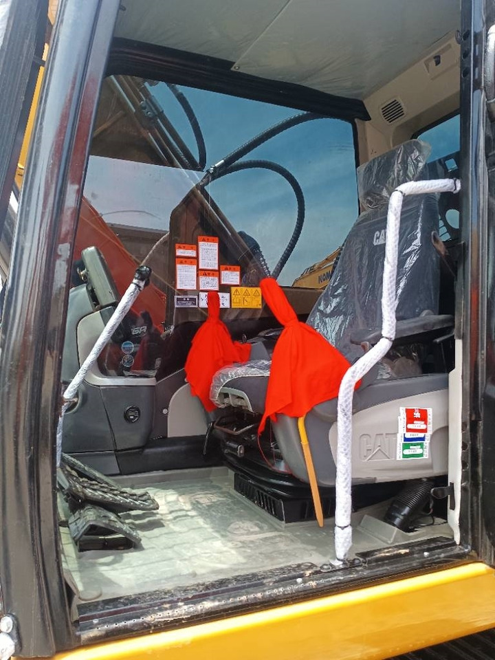 CAT 320D2 - Гусеничний екскаватор: фото 3 CAT 320D2 - Гусеничний екскаватор: фото 3