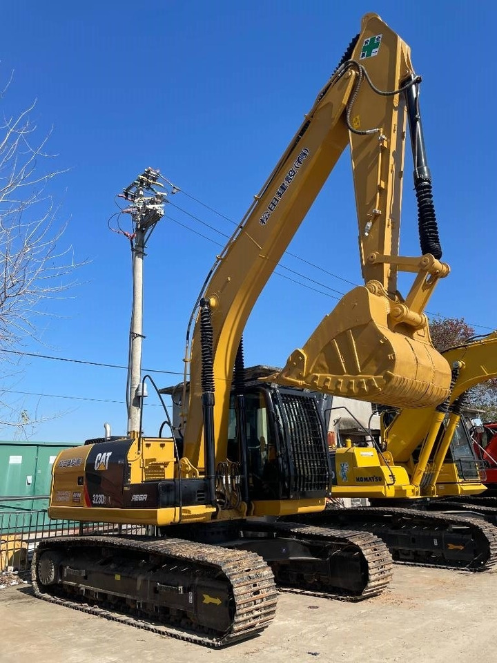 CAT 323D2 - Гусеничний екскаватор: фото 2 CAT 323D2 - Гусеничний екскаватор: фото 2