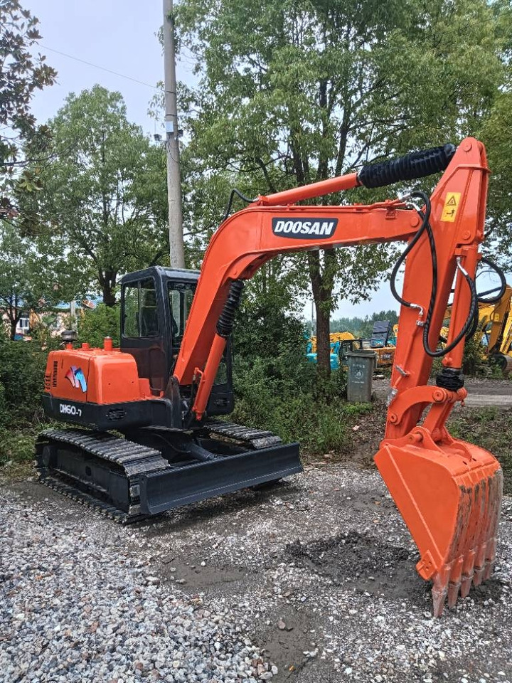 Doosan DH 60 - Гусеничний екскаватор: фото 1 Doosan DH 60 - Гусеничний екскаватор: фото 1