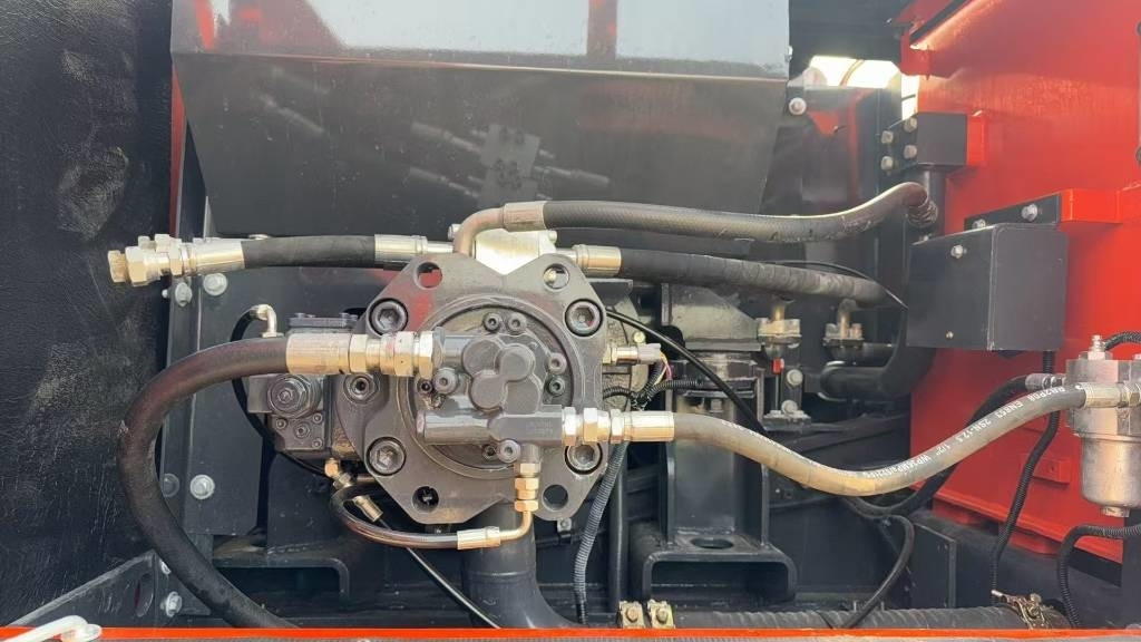 Doosan DX 225 LC - Гусеничний екскаватор: фото 4 Doosan DX 225 LC - Гусеничний екскаватор: фото 4