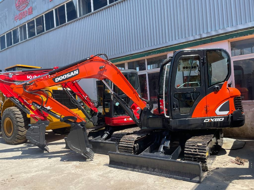 Doosan DX 60 - Міні-екскаватор: фото 1 Doosan DX 60 - Міні-екскаватор: фото 1