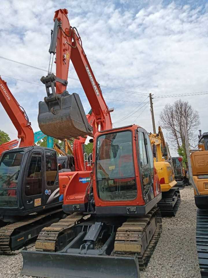 Doosan DX 75 - Гусеничний екскаватор: фото 1 Doosan DX 75 - Гусеничний екскаватор: фото 1