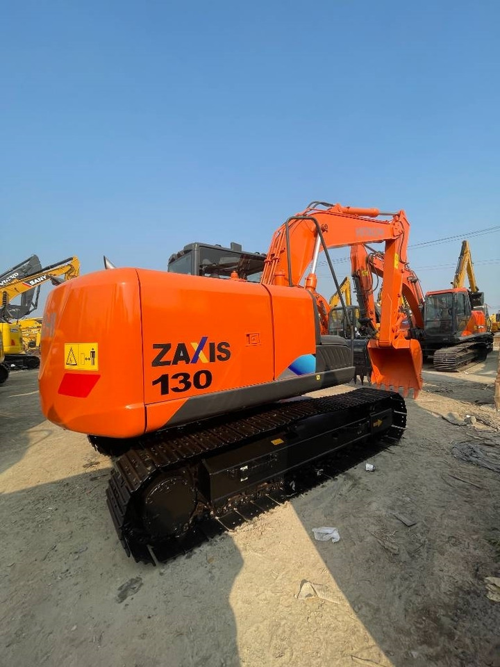Hitachi ZX 130 - Гусеничний екскаватор: фото 1 Hitachi ZX 130 - Гусеничний екскаватор: фото 1
