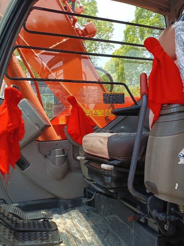 Hitachi ZX 135 U-5  - Гусеничний екскаватор: фото 4 Hitachi ZX 135 U-5  - Гусеничний екскаватор: фото 4