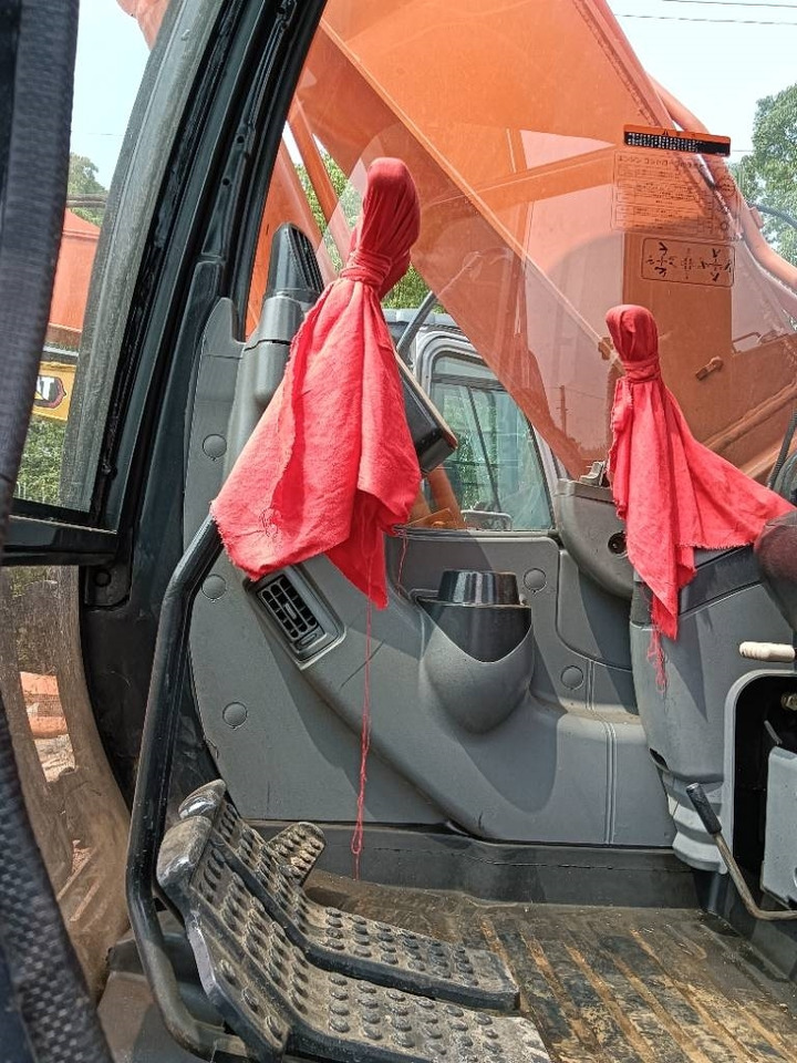 Hitachi ZX 160 - Гусеничний екскаватор: фото 3 Hitachi ZX 160 - Гусеничний екскаватор: фото 3