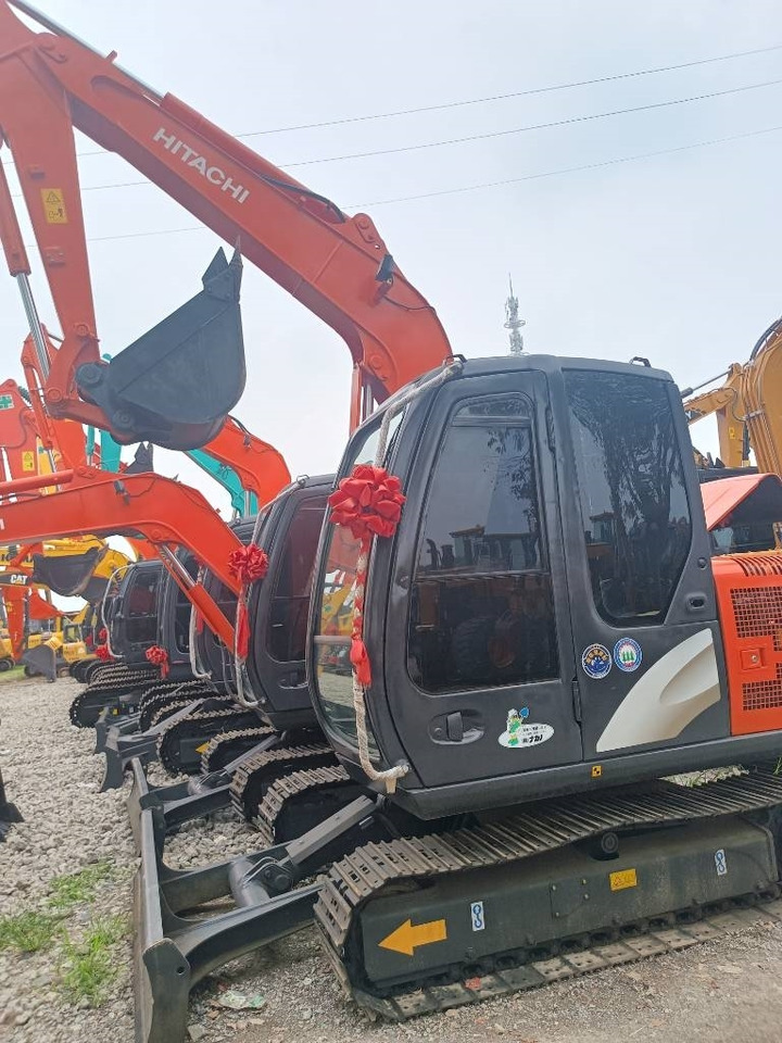 Hitachi ZX 60 - Гусеничний екскаватор: фото 1 Hitachi ZX 60 - Гусеничний екскаватор: фото 1