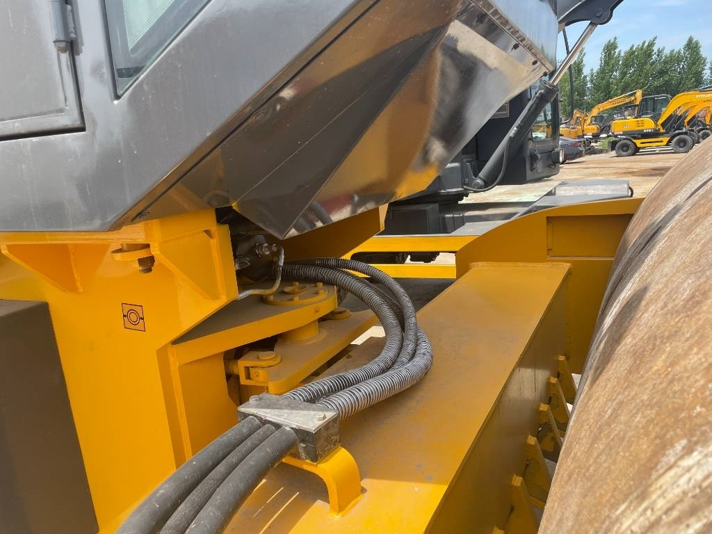 XCMG XS 223 J  - Компактор: фото 3 XCMG XS 223 J  - Компактор: фото 3