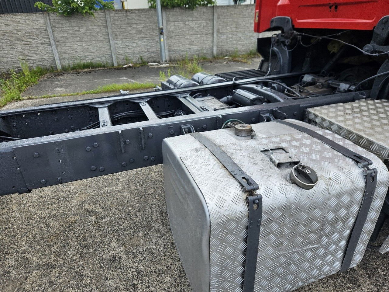 Scania 144 530 6X4 Manual Pump AND Injectros - Full Sprin G - Вантажівка шасі: фото 3 Scania 144 530 6X4 Manual Pump AND Injectros - Full Sprin G - Вантажівка шасі: фото 3