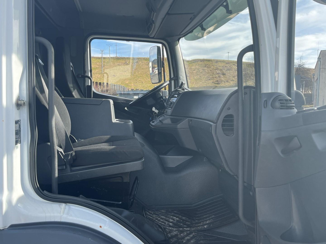 Бортова вантажівка/ Платформа, Вантажівка з маніпулятором Mercedes truck ATEGO, 1527, Crane HMF 1120 - K5: фото 18
