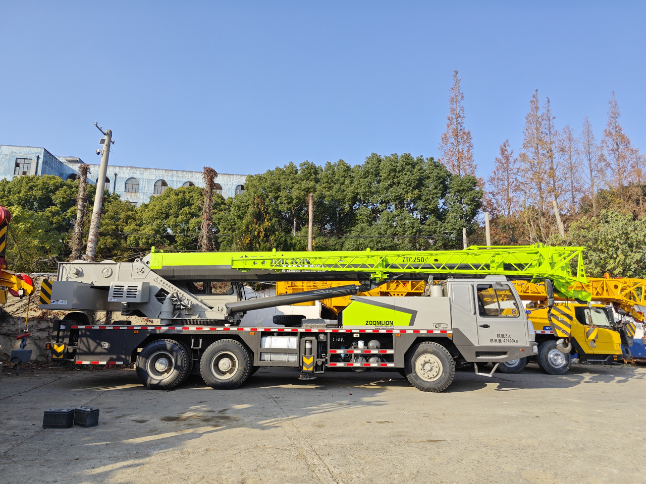 ZOOMLION ZTC250V 25TON - Автокран: фото 4 ZOOMLION ZTC250V 25TON - Автокран: фото 4