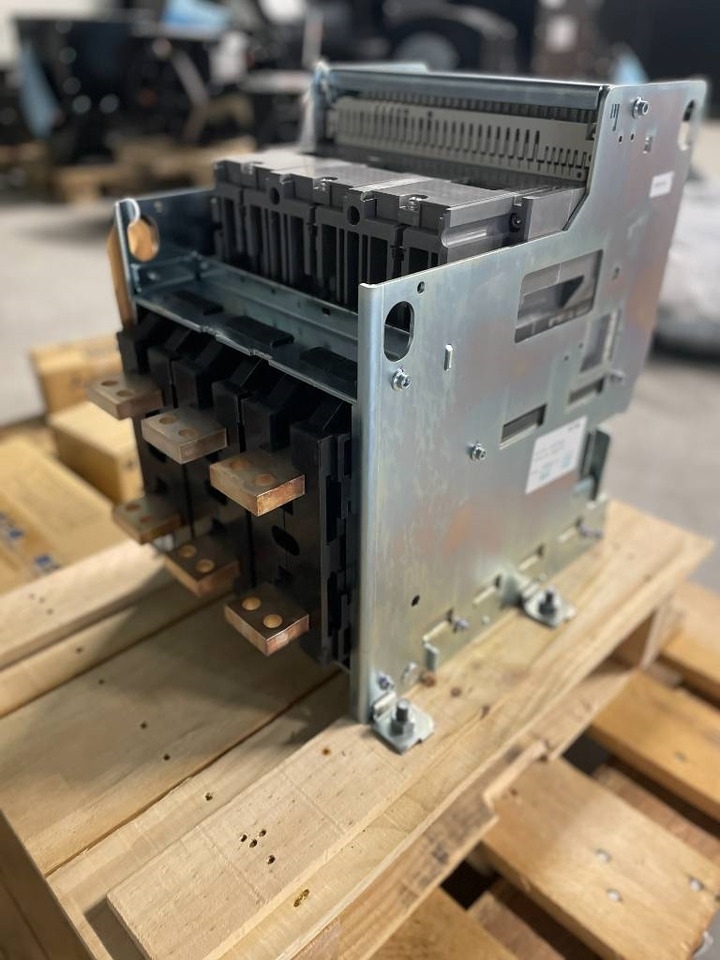 Mitsubishi Circuit breaker 1000A - AE1000-SW 3P - DPX-12648 - Будівельна техніка: фото 3 Mitsubishi Circuit breaker 1000A - AE1000-SW 3P - DPX-12648 - Будівельна техніка: фото 3