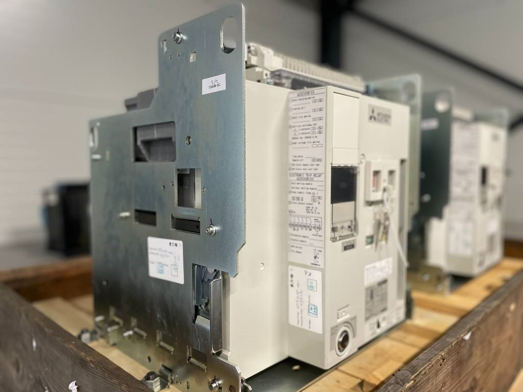 Mitsubishi Circuit breaker 2500A - AE2500-SW 3P - DPX-12648 - Будівельна техніка: фото 2 Mitsubishi Circuit breaker 2500A - AE2500-SW 3P - DPX-12648 - Будівельна техніка: фото 2
