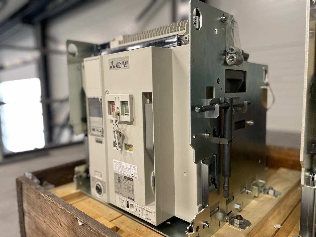 Mitsubishi Circuit breaker 2500A - AE2500-SW 3P - DPX-12648 - Будівельна техніка: фото 5 Mitsubishi Circuit breaker 2500A - AE2500-SW 3P - DPX-12648 - Будівельна техніка: фото 5