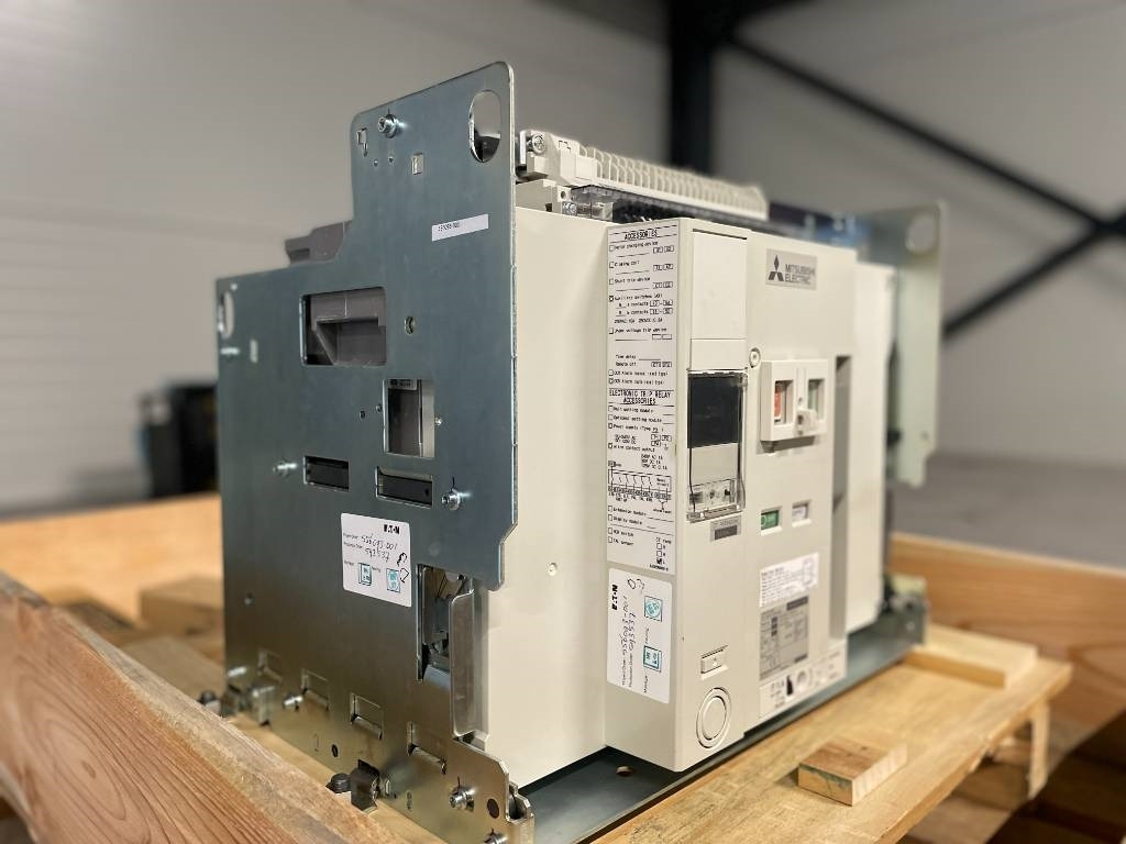 Mitsubishi Circuit breaker 3200A - AE3200-SW 4P - DPX-12648 - Будівельна техніка: фото 2 Mitsubishi Circuit breaker 3200A - AE3200-SW 4P - DPX-12648 - Будівельна техніка: фото 2