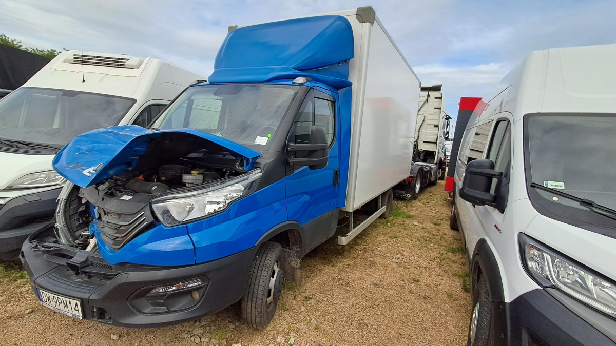 IVECO DAILY KONTENER Z WINDĄ - Вантажівка з закритим кузовом: фото 2 IVECO DAILY KONTENER Z WINDĄ - Вантажівка з закритим кузовом: фото 2